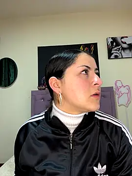 Emmie Hot online show from October 17, 1:03 pm