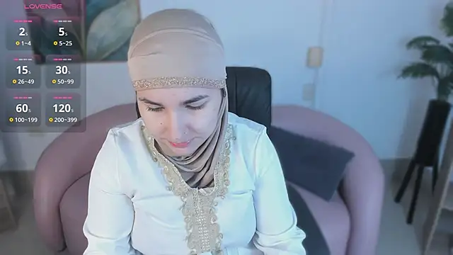 Snapshot of Ayha_khalaf chatting on November 22, 1:15 am Ayha khalaf online show from November 22, 1:15 am