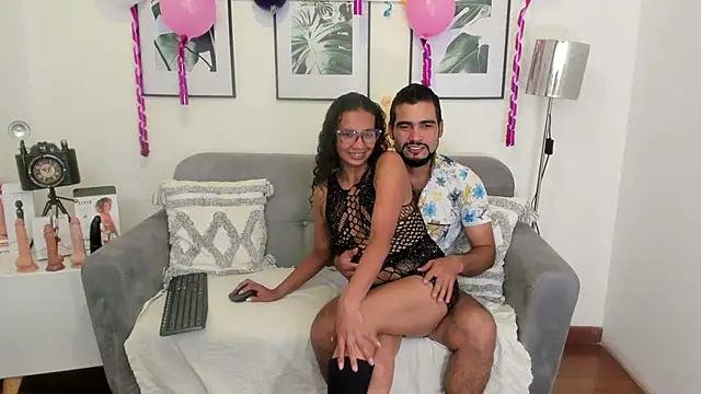 luxurycoupl online show from February 11, 3:40 am