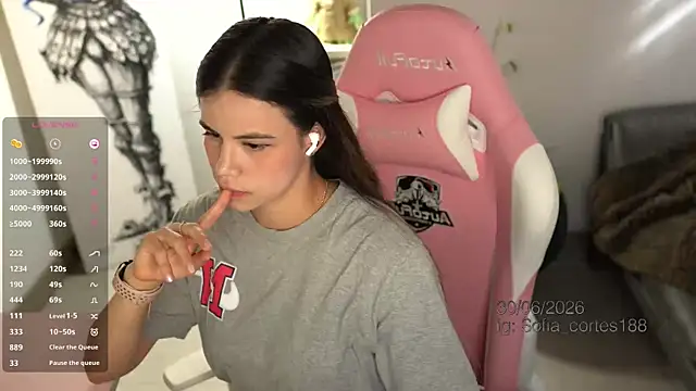 tatiana  cortes18 online show from June 30, 8:43 pm
