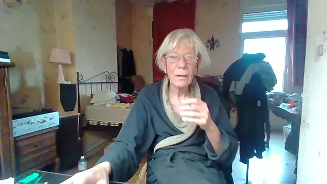 Snapshot of rosanetrav chatting on March 7, 6:43 am rosanetrav online show from March 7, 6:43 am