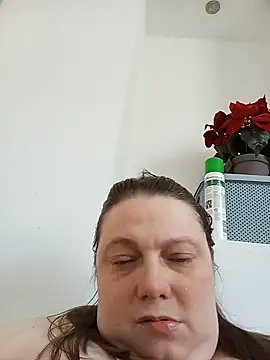 Snapshot of HotHornyEmmaX chatting on May 28, 11:18 am HotHornyEmmaX online show from May 28, 11:18 am