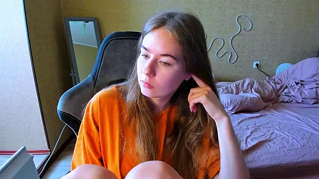 EmilyPaw online show from April 16, 10:49 am