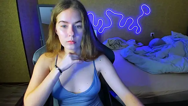 EmilyPaw online show from May 8, 6:57 pm