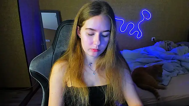 EmilyPaw online show from May 11, 7:11 pm