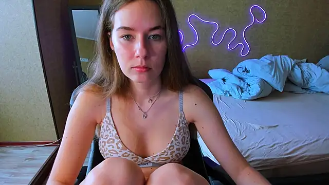 EmilyPaw online show from May 13, 10:23 am