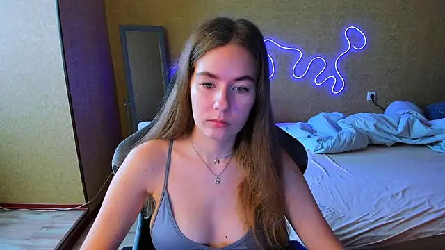 EmilyPaw online show from May 27, 8:33 am