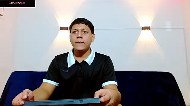 Tylerdrdn online show from November 21, 9:13 pm