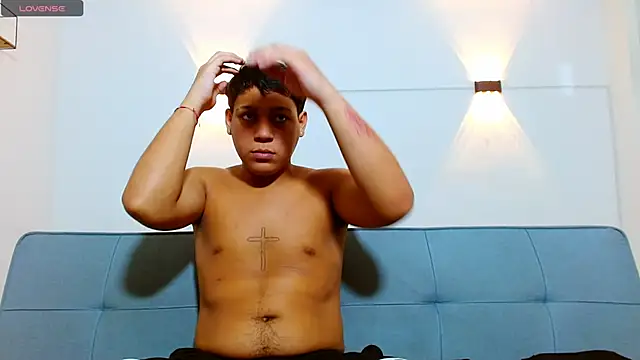 Tylerdrdn online show from November 23, 2:28 pm