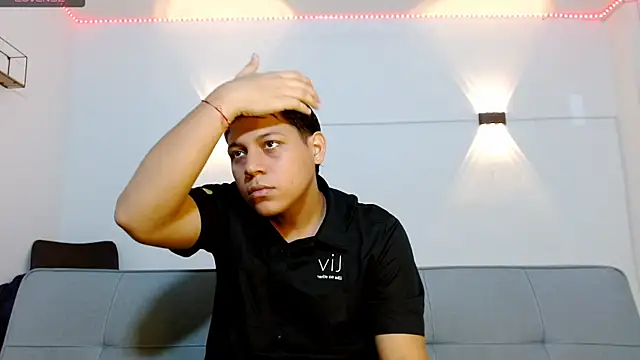 Tylerdrdn online show from November 29, 10:57 pm