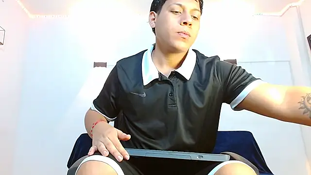 Tylerdrdn online show from December 3, 10:41 pm