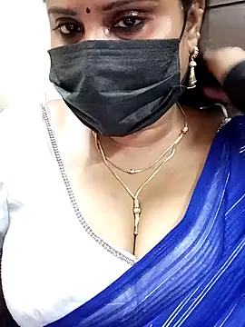 Snapshot of Queenflowerr chatting on January 29, 8:51 am Queenflowerr online show from January 29, 8:51 am