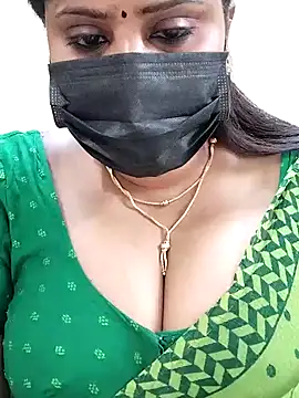 Snapshot of Queenflowerr chatting on February 2, 1:02 am Queenflowerr online show from February 2, 1:02 am