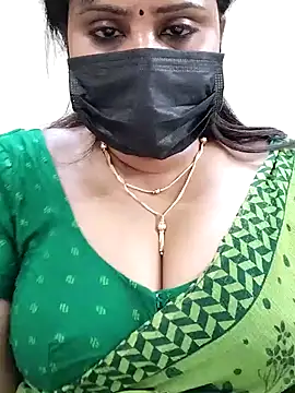 Snapshot of Queenflowerr chatting on February 2, 4:05 am Queenflowerr online show from February 2, 4:05 am