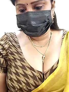 Snapshot of Queenflowerr chatting on February 9, 1:00 am Queenflowerr online show from February 9, 1:00 am