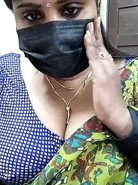 Snapshot of Queenflowerr chatting on February 15, 11:17 am Queenflowerr online show from February 15, 11:17 am