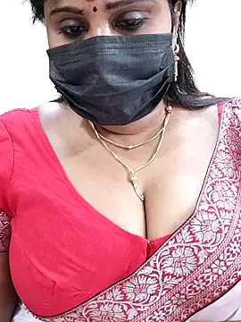 Snapshot of Queenflowerr chatting on February 16, 6:21 pm Queenflowerr online show from February 16, 6:21 pm