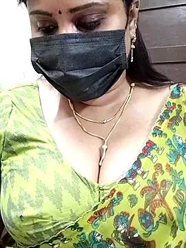 Snapshot of Queenflowerr chatting on February 19, 3:39 am Queenflowerr online show from February 19, 3:39 am