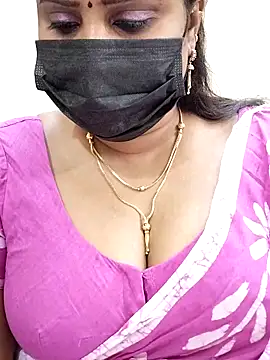 Snapshot of Queenflowerr chatting on February 20, 8:47 pm Queenflowerr online show from February 20, 8:47 pm