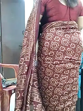 Snapshot of Queenflowerr chatting on February 25, 7:36 pm Queenflowerr online show from February 25, 7:36 pm