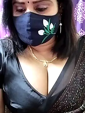 Snapshot of Queenflowerr chatting on September 28, 5:51 pm Queenflowerr online show from September 28, 5:51 pm