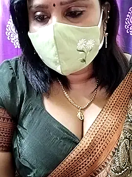 Snapshot of Queenflowerr chatting on October 25, 4:31 am Queenflowerr online show from October 25, 4:31 am