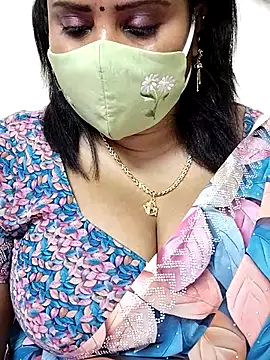 Snapshot of Queenflowerr chatting on October 27, 7:23 am Queenflowerr online show from October 27, 7:23 am