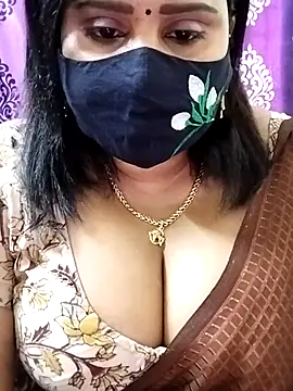 Snapshot of Queenflowerr chatting on November 1, 8:05 am Queenflowerr online show from November 1, 8:05 am