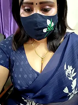 Queenflowerr online show from March 8, 12:20 pm