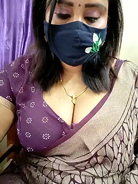 Queenflowerr online show from April 6, 8:48 am