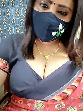 Queenflowerr online show from April 22, 6:09 pm