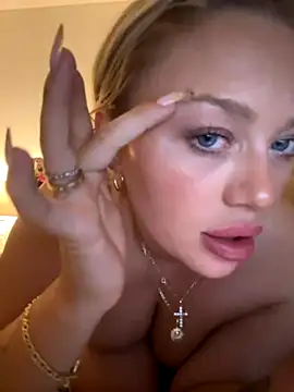 blissdimicco online show from October 6, 9:45 pm