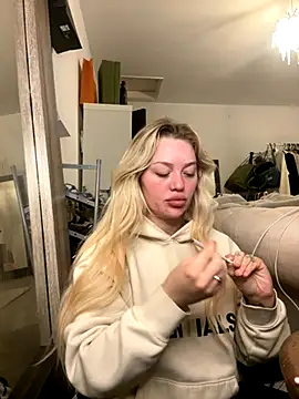 blissdimicco online show from December 1, 12:32 pm