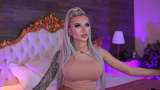 Juicy Jessye online show from September 13, 7:35 pm