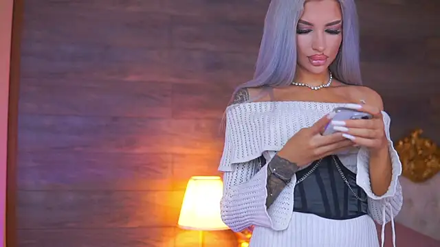 Juicy Jessye online show from April 21, 7:50 pm