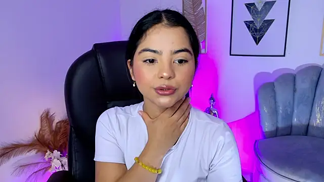 Layla Breezee online show from April 21, 11:05 am