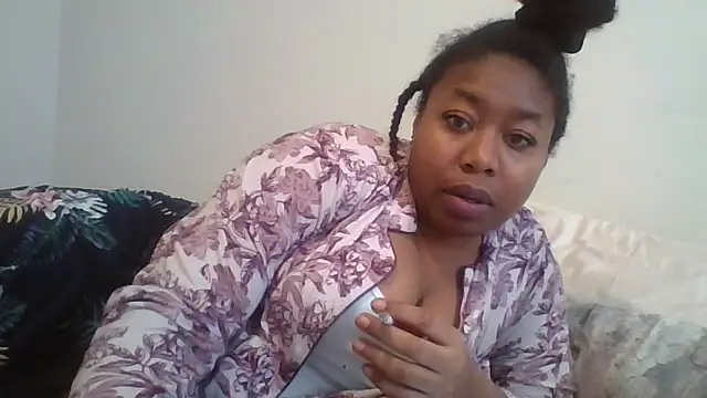 Snapshot of angeliquebelcali chatting on February 23, 6:23 pm angeliquebelcali online show from February 23, 6:23 pm