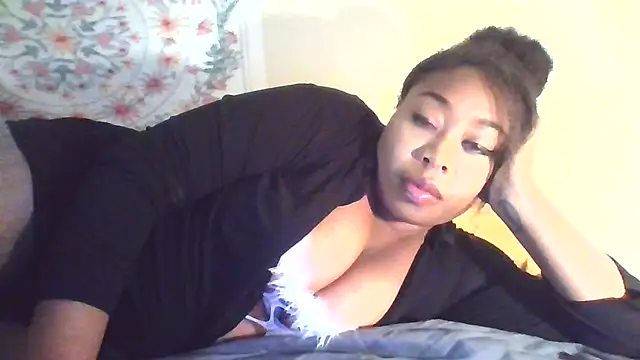 Snapshot of angeliquebelcali chatting on October 15, 6:30 pm angeliquebelcali online show from October 15, 6:30 pm