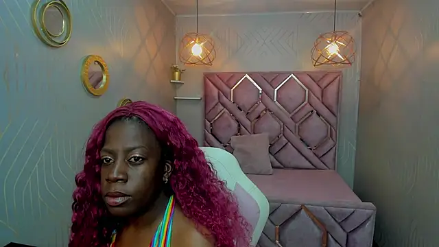 Snapshot of nefertiti_ebony chatting on February 22, 4:18 am nefertiti ebony online show from February 22, 4:18 am