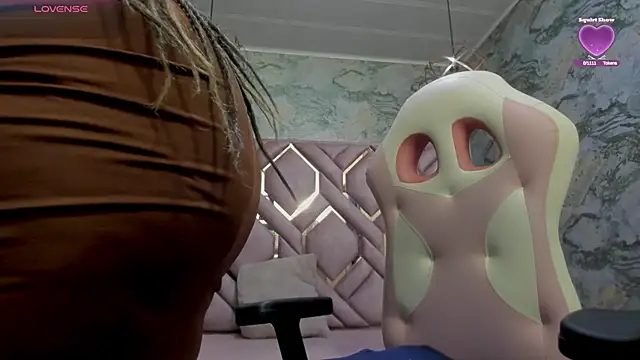 Snapshot of nefertiti_ebony chatting on November 25, 4:34 am nefertiti ebony online show from November 25, 4:34 am