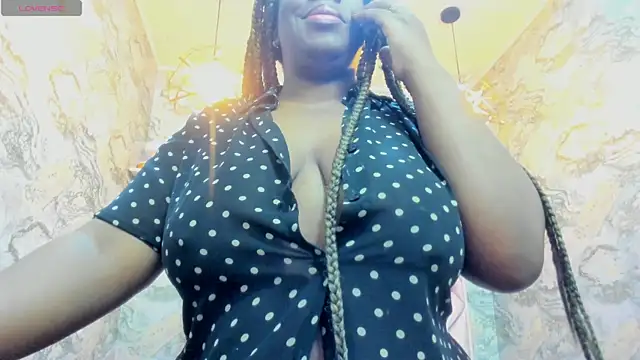 Snapshot of nefertiti_ebony chatting on December 2, 7:14 am nefertiti ebony online show from December 2, 7:14 am