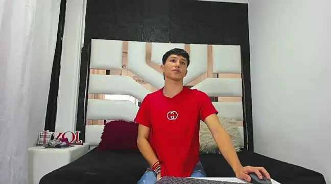 Snapshot of MarckPassion chatting on February 24, 1:10 pm MarckPassion online show from February 24, 1:10 pm