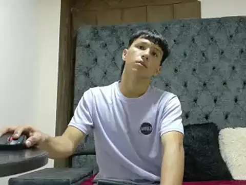 Snapshot of MarckPassion chatting on March 5, 1:06 pm MarckPassion online show from March 5, 1:06 pm