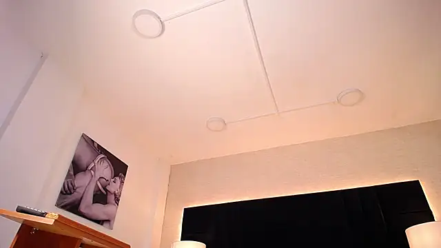 Simon Basset online show from February 18, 8:14 pm