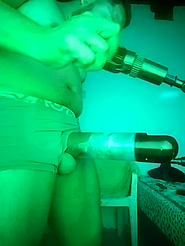 Snapshot of Ant1990 chatting on November 25, 3:28 am Ant1990 online show from November 25, 3:28 am