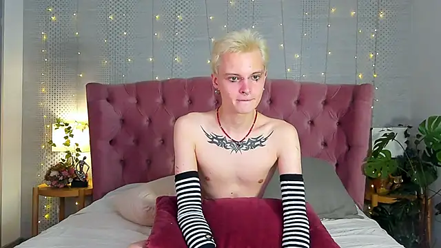 Snapshot of DemianEnglen chatting on January 25, 12:17 am DemianEnglen online show from January 25, 12:17 am