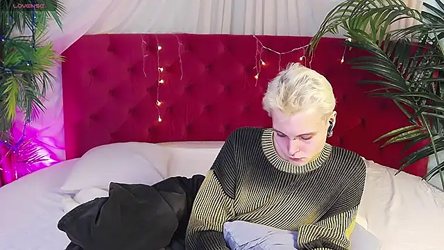 Snapshot of DemianEnglen chatting on February 2, 2:38 am DemianEnglen online show from February 2, 2:38 am