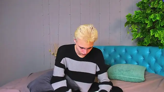 Snapshot of DemianEnglen chatting on February 3, 2:47 am DemianEnglen online show from February 3, 2:47 am