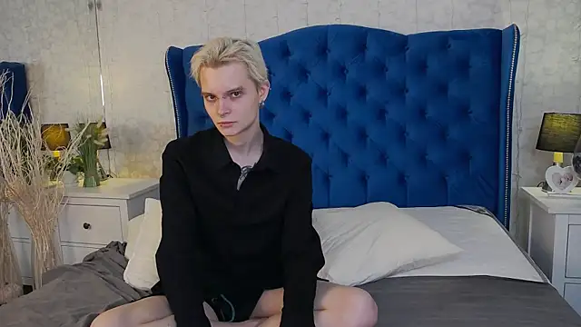 Snapshot of DemianEnglen chatting on March 8, 8:46 pm DemianEnglen online show from March 8, 8:46 pm