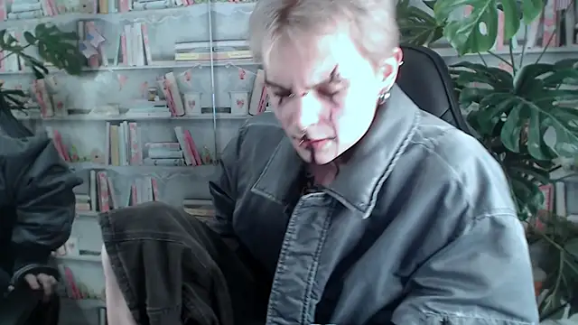 Snapshot of DemianEnglen chatting on March 19, 2:27 am DemianEnglen online show from March 19, 2:27 am